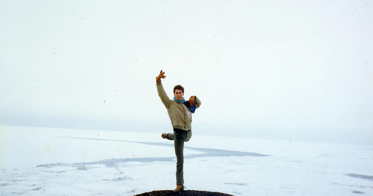 Paul Reich performing an arabesque with the Atlantic Ocean in the background,